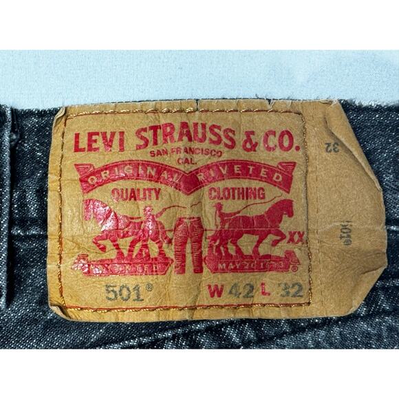 Levi's 501 Men's Straight Leg Button Fly Gray Denim Jeans - Size 42x32 (40x29) - Picture 4 of 7
